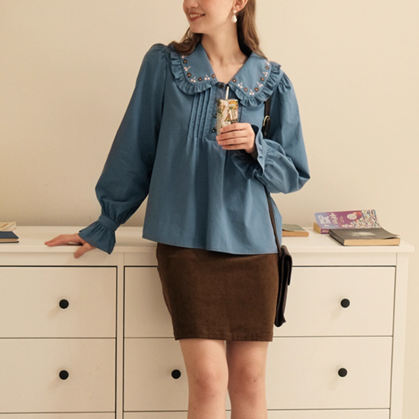 さくらんぼ刺繍とプリーツのドーリーシャツ《Z01178》