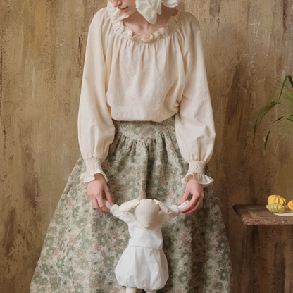 フリルネックのクラシカルブラウス《Z01113》