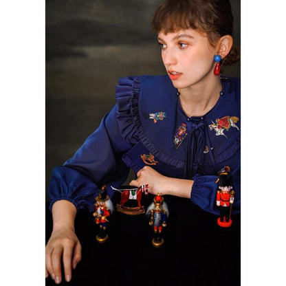 くるみ割り人形刺繍フリル衿ブラウス C0113