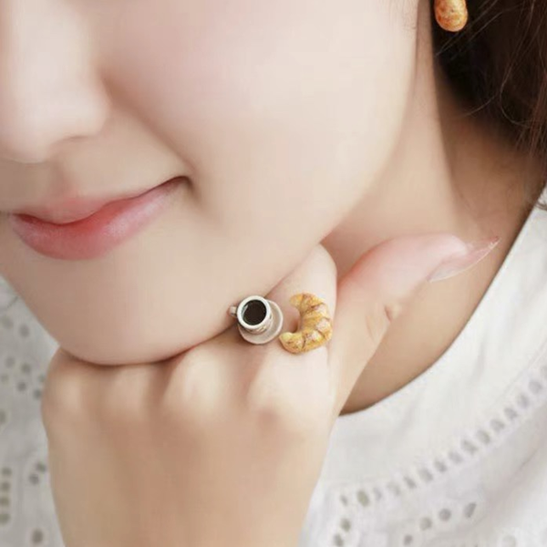 モーニングクロワッサンオープンリング　Z00577