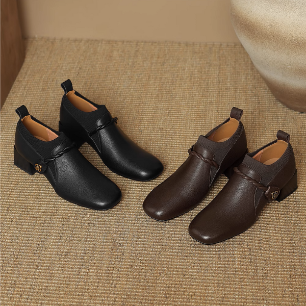 【2color】ツイストと煌めきを纏うチャンキーヒールブーツ《Z01180》