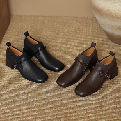 【2color】ツイストと煌めきを纏うチャンキーヒールブーツ《Z01180》