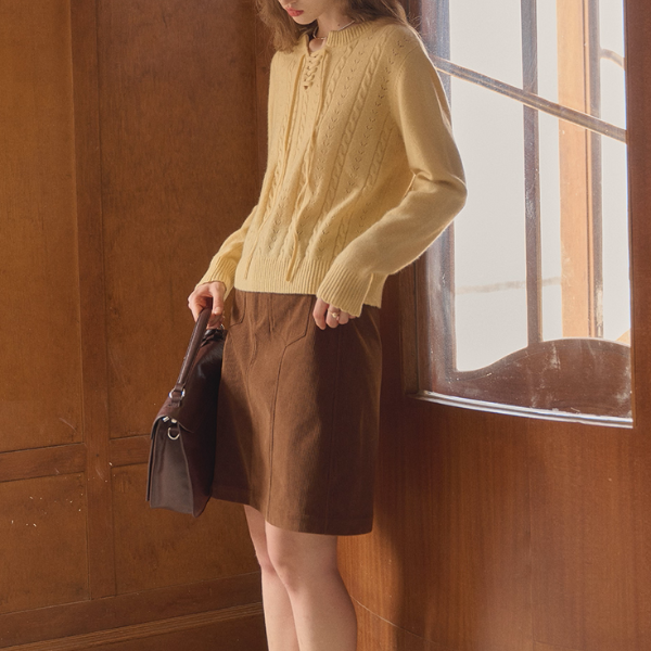 陽だまりとレースアップのプルオーバーニット《Z01162》