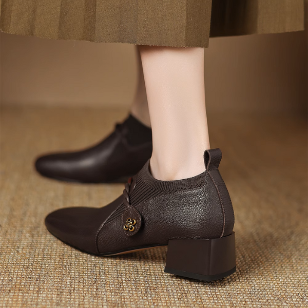 【2color】ツイストと煌めきを纏うチャンキーヒールブーツ《Z01180》