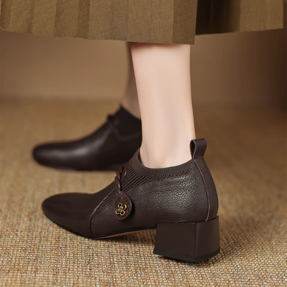 【2color】ツイストと煌めきを纏うチャンキーヒールブーツ《Z01180》