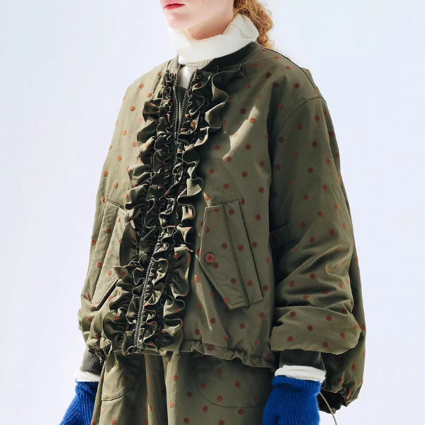 【2color】ドット柄フリルのバルーン裾キルティングジャケット《Z01360》
