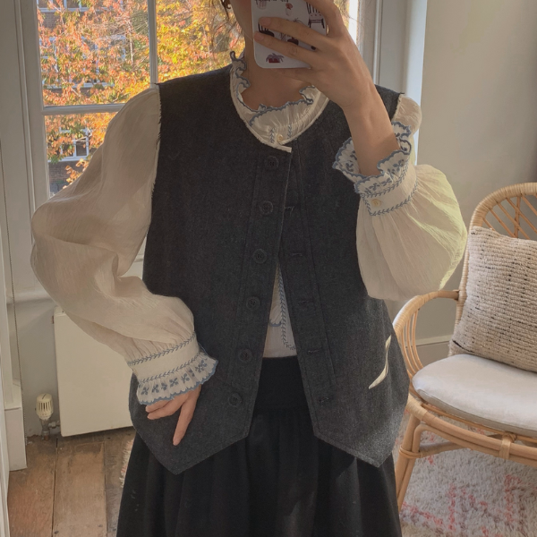 【2color】午後の針音と記憶の刺繍ブラウス《Z01158》