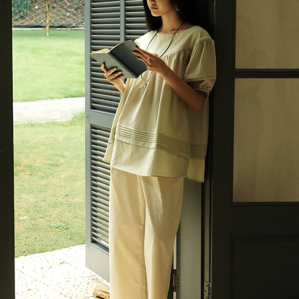 パフスリーブプリーツブラウス《Z01091》