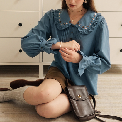 さくらんぼ刺繍とプリーツのドーリーシャツ《Z01178》