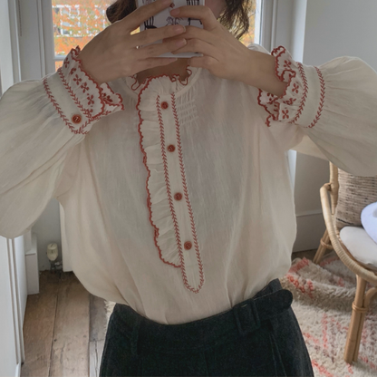 【2color】午後の針音と記憶の刺繍ブラウス《Z01158》