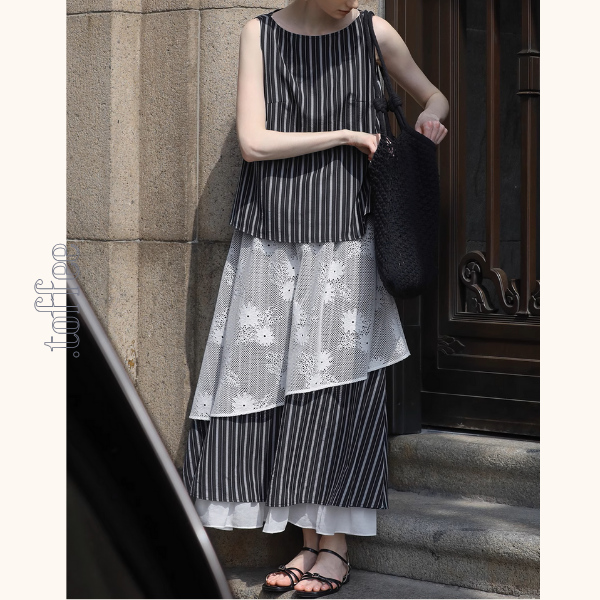 ストライプノースリーブトップ＆レース装飾ロングスカートセットアップ《Z01028》