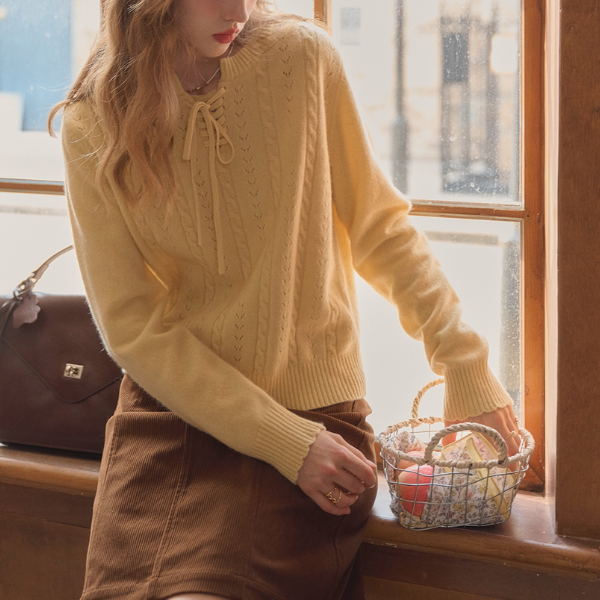 陽だまりとレースアップのプルオーバーニット《Z01162》