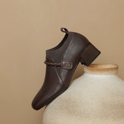 【2color】ツイストと煌めきを纏うチャンキーヒールブーツ《Z01180》