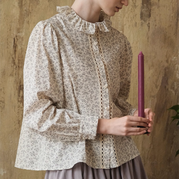 小花柄とフリル襟のクラシカルブラウス《Z01085》