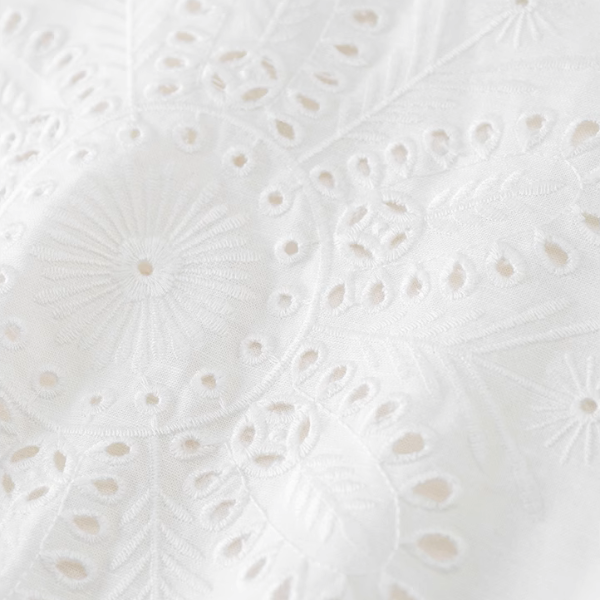 カットワークレースボックス型クロップドTシャツ《Z01002》