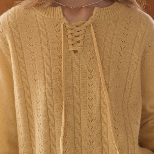 陽だまりとレースアップのプルオーバーニット《Z01162》