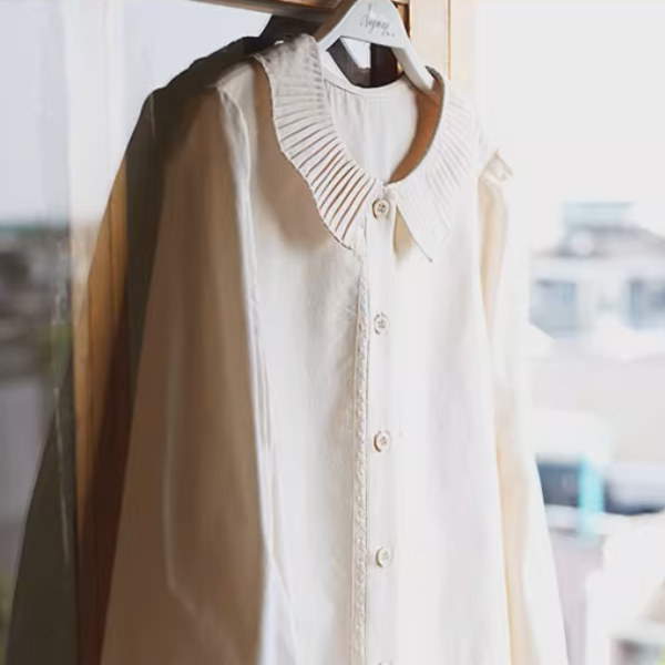 静かな午後とピンタック襟のブラウス《Z01159》