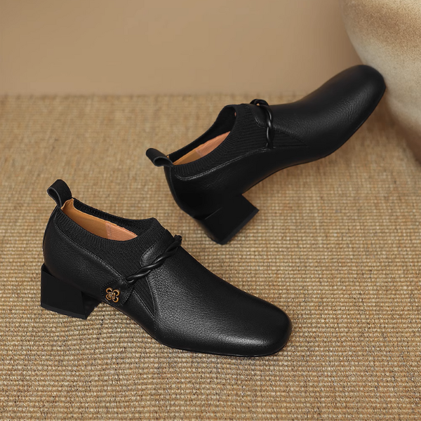 【2color】ツイストと煌めきを纏うチャンキーヒールブーツ《Z01180》