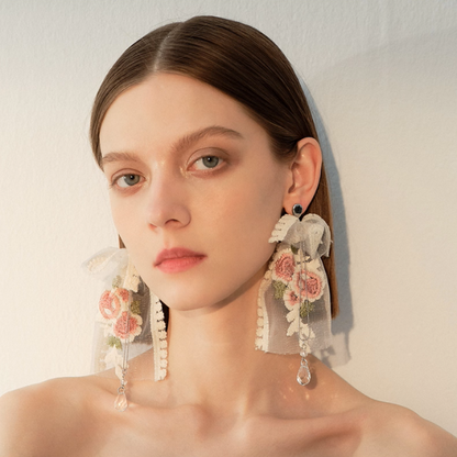 レース＆フラワー刺繍のリボンピアス《Z01035》