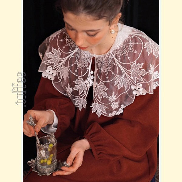 フェアリーレースを纏う：聖なるクラシックブラウス 《C0194》
