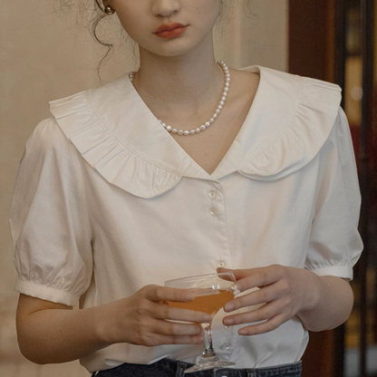 フリル襟が揺れるホワイトブラウス《Z01083》