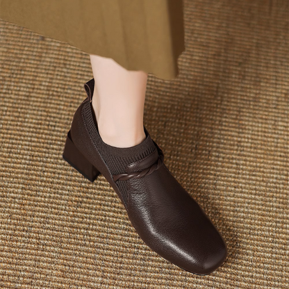 【2color】ツイストと煌めきを纏うチャンキーヒールブーツ《Z01180》