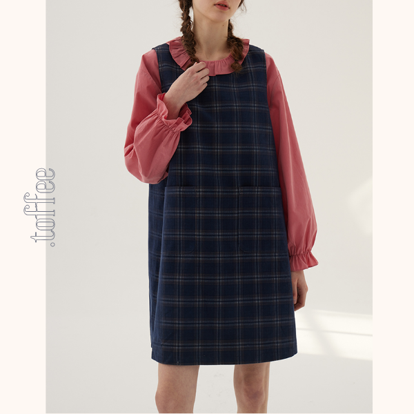 【2color】フリルネックコットンブラウス　《Z00787》