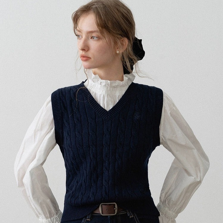 優雅な知性を纏うエレガントネイビー・ケーブルニット《Z01078》