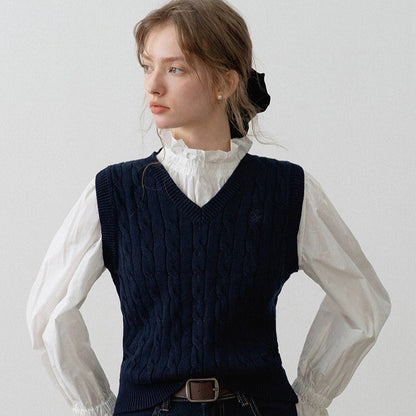 優雅な知性を纏うエレガントネイビー・ケーブルニット《Z01078》
