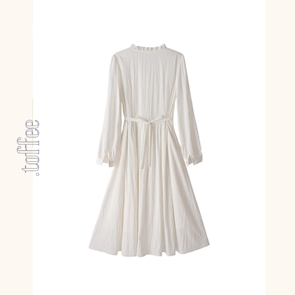 午前の光とフリル襟の白ワンピース《Z01121》