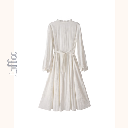 午前の光とフリル襟の白ワンピース《Z01121》