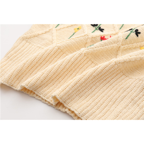 小花刺繍入りショートニットトップ Z00218