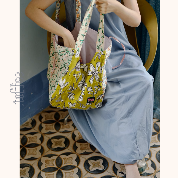 パッチワーク風花柄トートバッグ《Z00955》