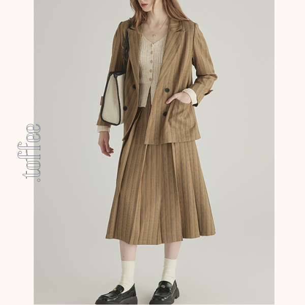 ストライプ柄ダブルブレストテーラードジャケット＆ハイウエストプリーツスカートセットアップ　《Z00777》