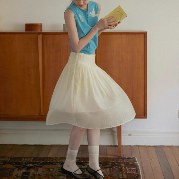 羽ばたく鳥と木の実のシアーニットベスト《Z01018》