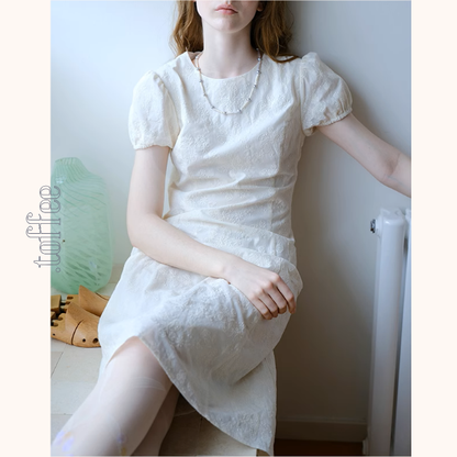 パフスリーブ蝶柄刺繍入りミモレ丈ワンピース《Z00873》