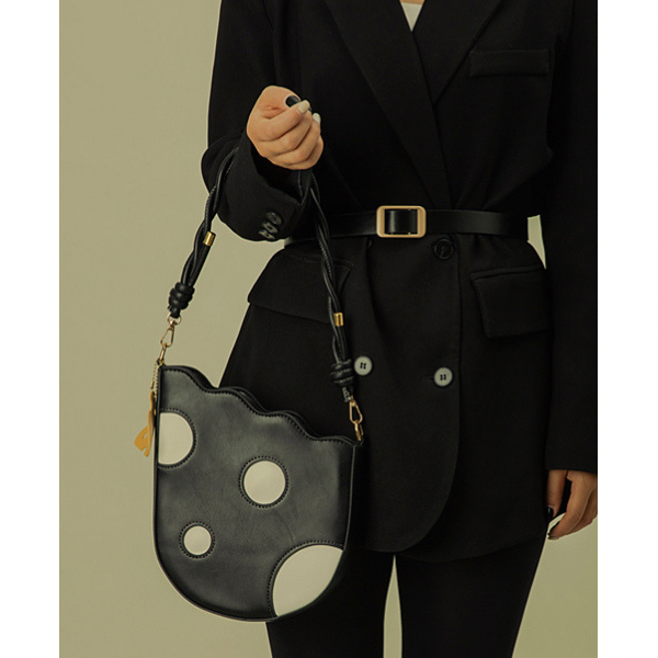 【4color】チーズデザインのショルダーバッグ X-280