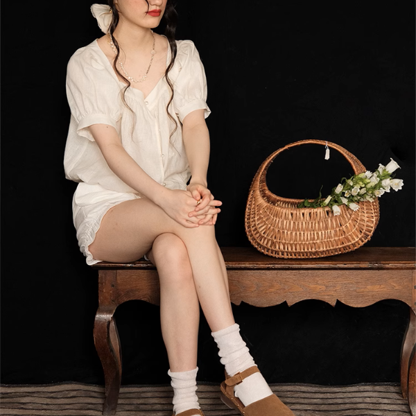 【2color】刺繍うさぎのスクエアネックブラウス《Z01046》