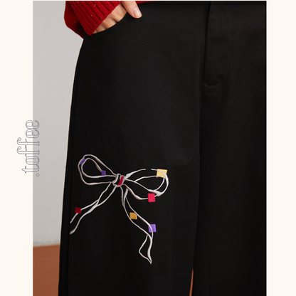 リボン刺繍ルーズストレートパンツ　《Z00700》