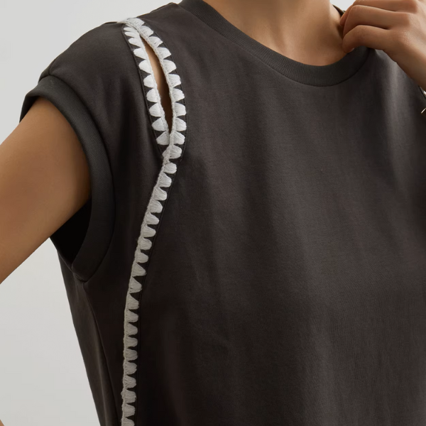 カットアウトフレンチスリーブクルーネックトップ《Z00949》