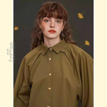 【2color】立体アートを纏う：キツネボタンの折り紙ブラウス C0174