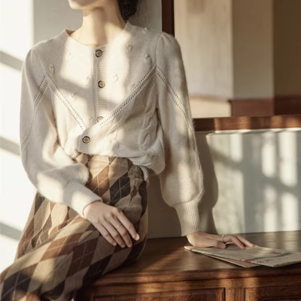 【2color】ぽこぽこ編みの上品パフ袖ショートニットカーディガン《Z01299》