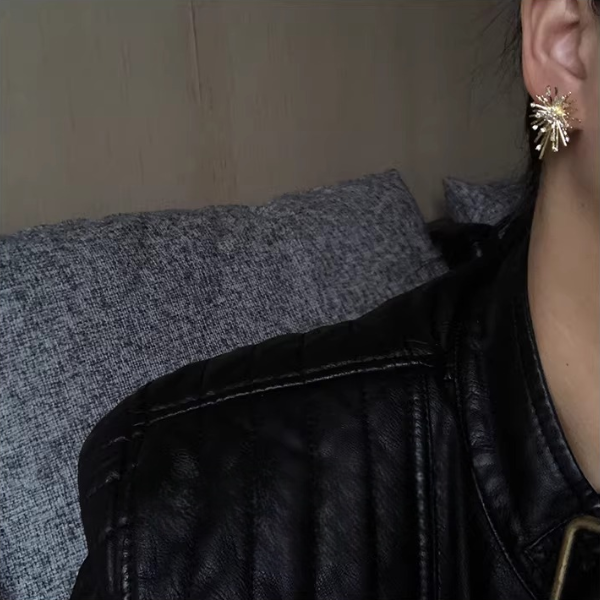 花火モチーフの煌めきイヤーアクセサリー《Z01302》