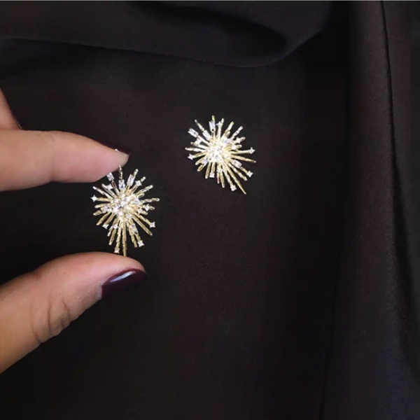 花火モチーフの煌めきイヤーアクセサリー《Z01302》