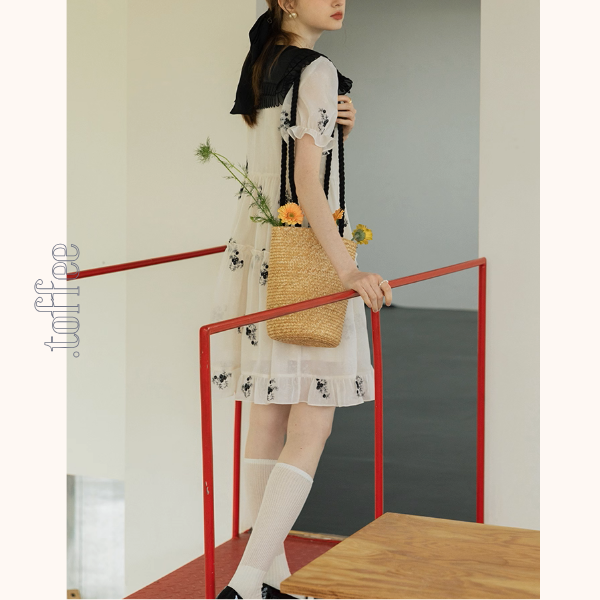 黒襟レトロフラワーの物語ワンピース《Z01088》