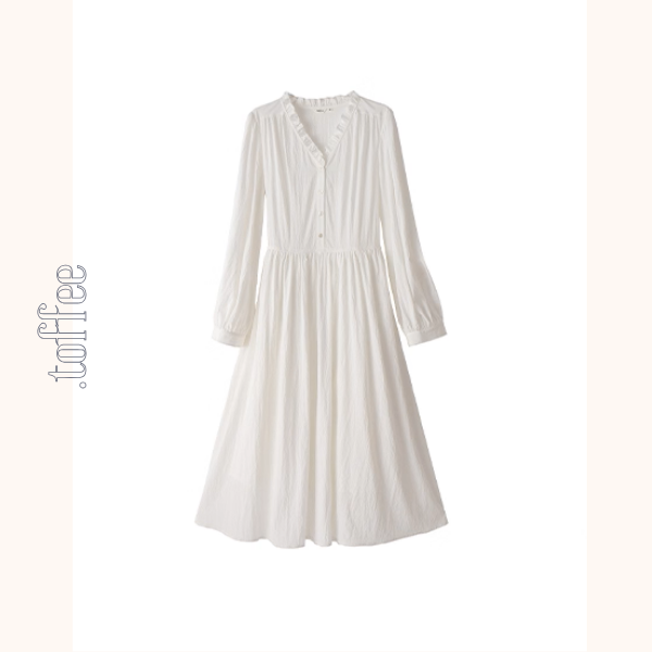 午前の光とフリル襟の白ワンピース《Z01121》