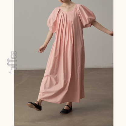 バルーン袖とギャザーのピンクワンピース《Z01084》