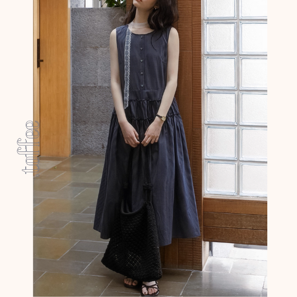 小さな格子のネイビーノースリーブワンピース《Z01089》