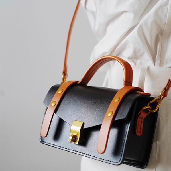 【5color】バイカラースクエアショルダーバッグ《Z00893》