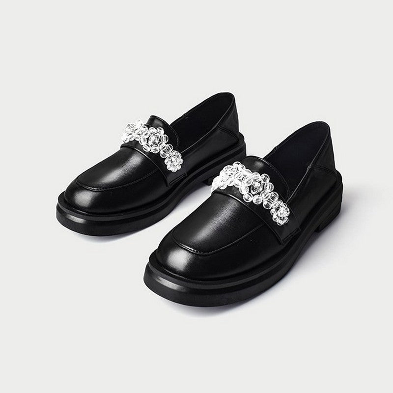 ビジューが光るブリテッシュローファー